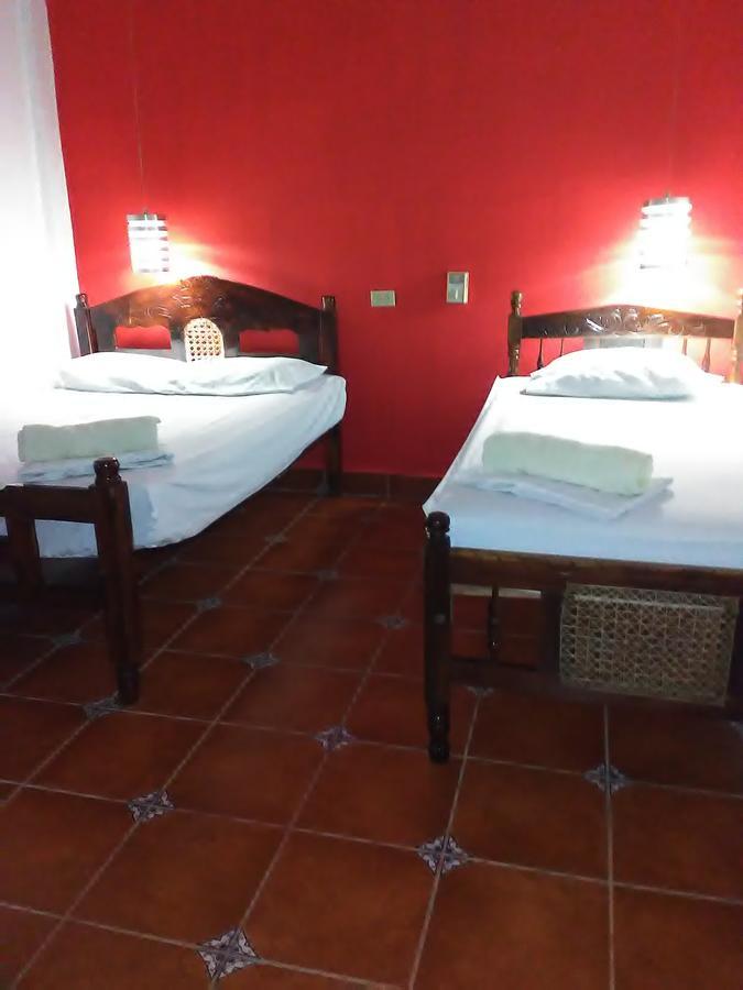 Hostal Casa Ivana Леон Экстерьер фото