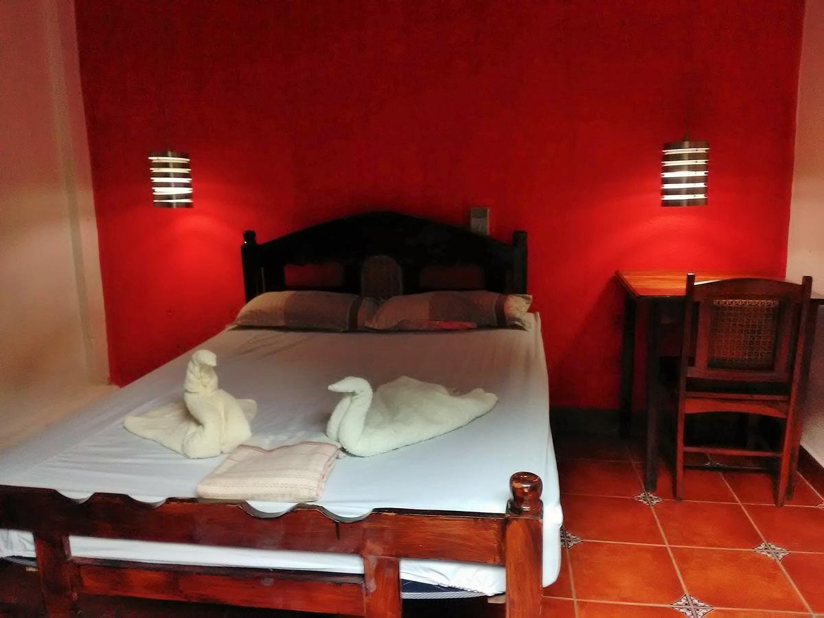 Hostal Casa Ivana Леон Экстерьер фото