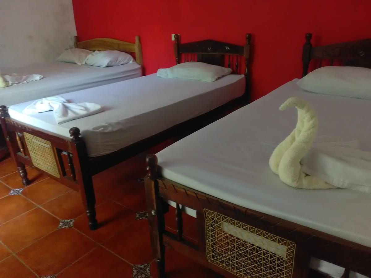 Hostal Casa Ivana Леон Экстерьер фото