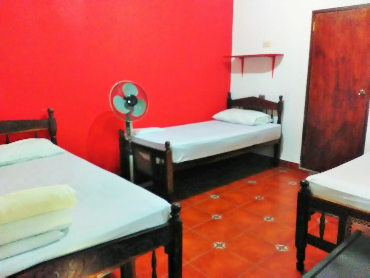 Hostal Casa Ivana Леон Экстерьер фото