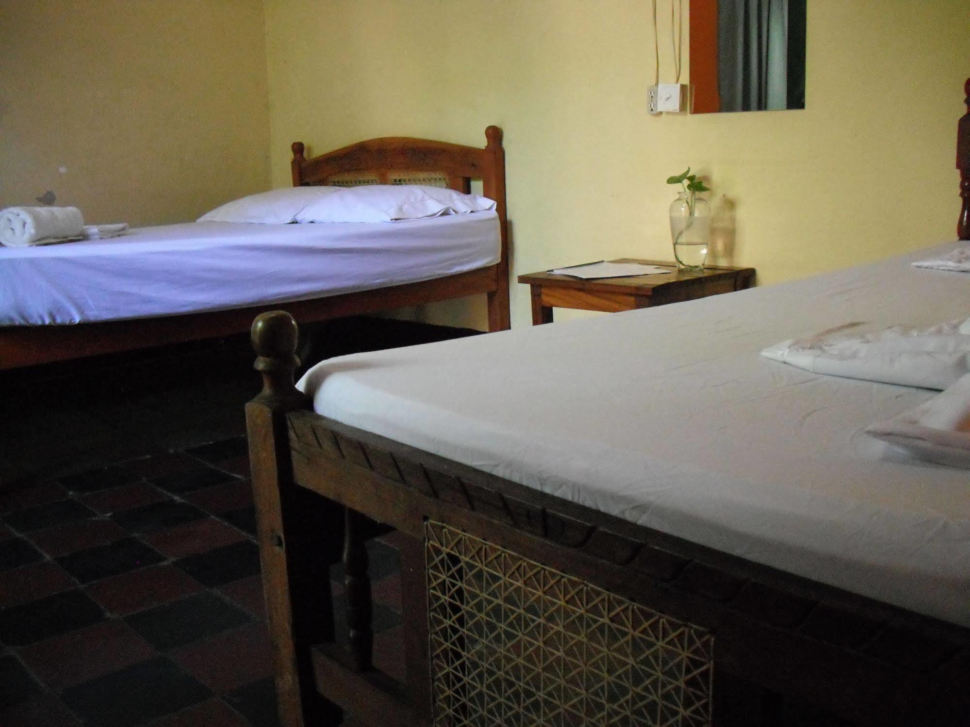 Hostal Casa Ivana Леон Экстерьер фото