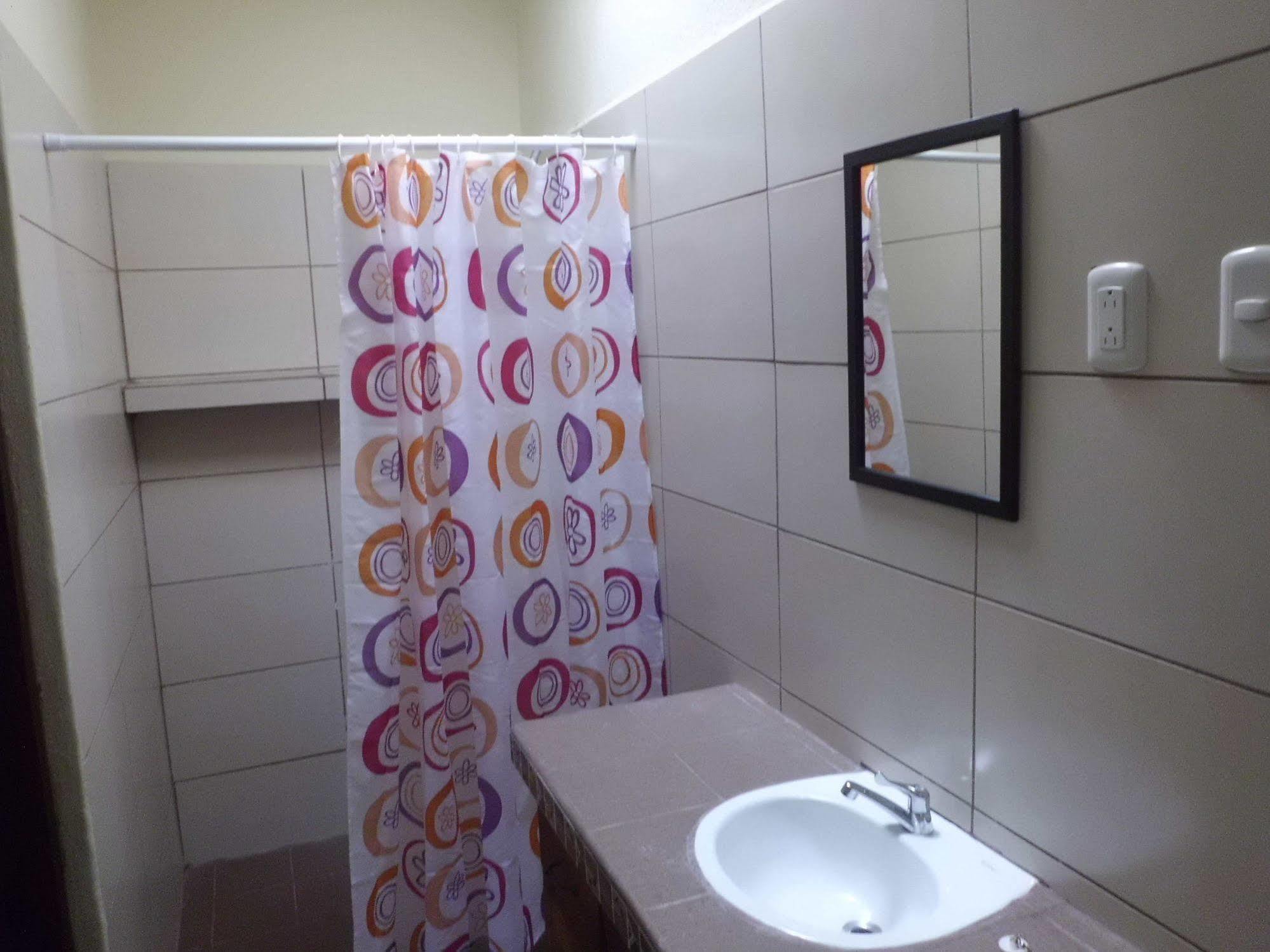 Hostal Casa Ivana Леон Экстерьер фото