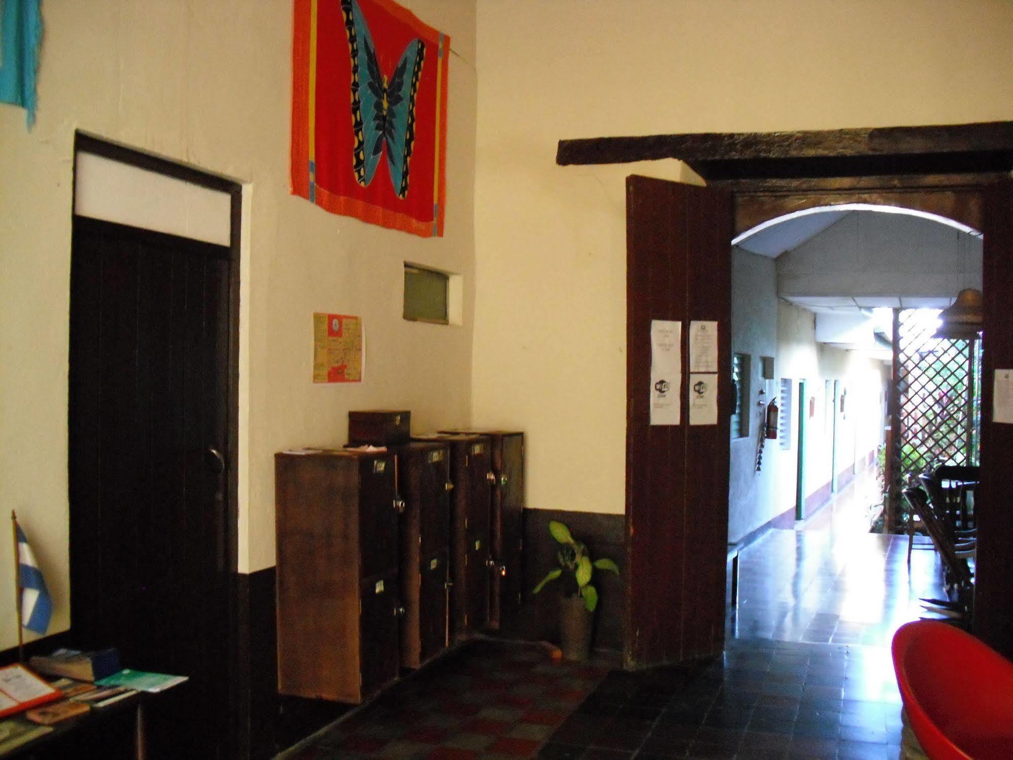 Hostal Casa Ivana Леон Экстерьер фото