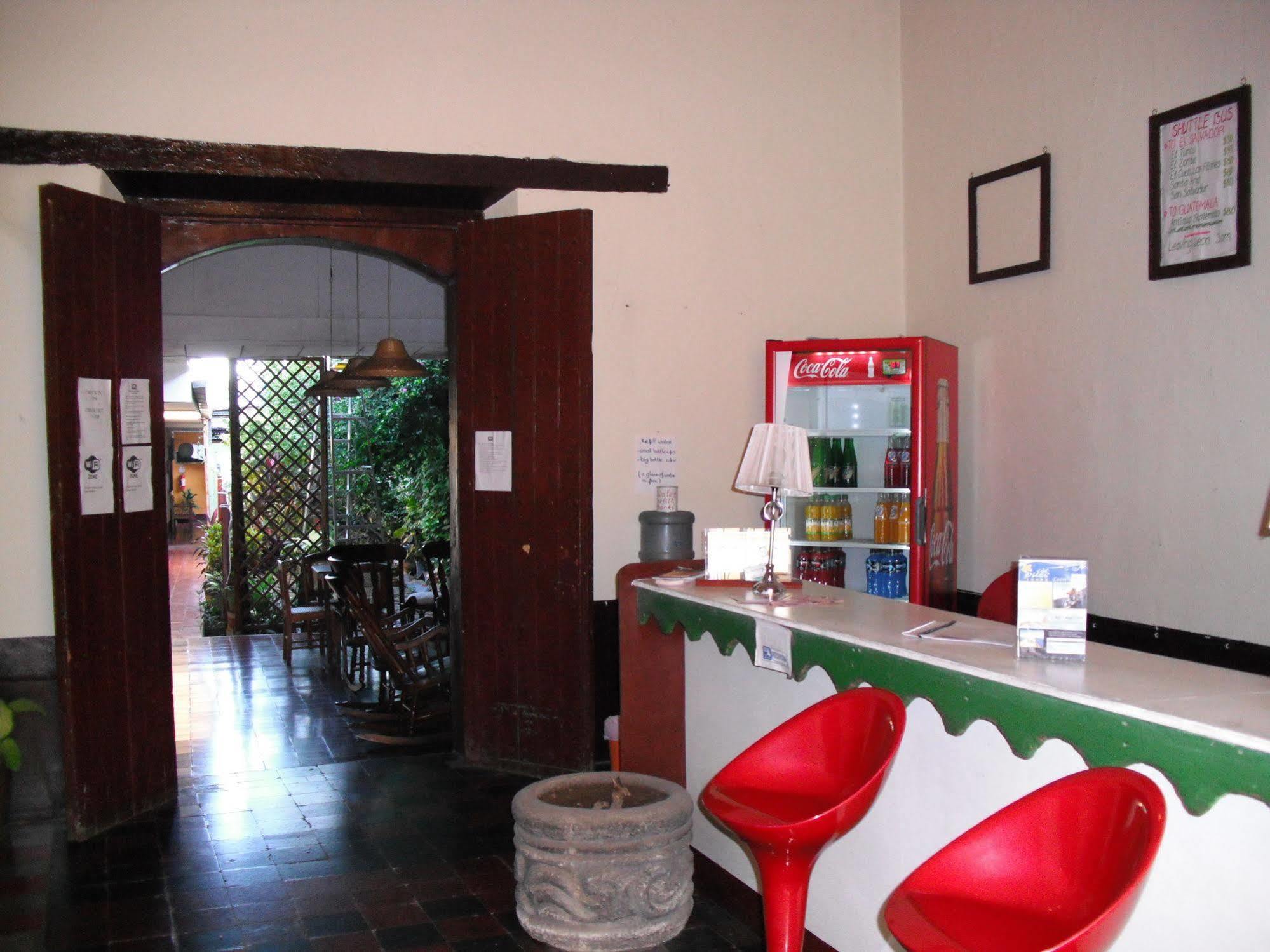 Hostal Casa Ivana Леон Экстерьер фото